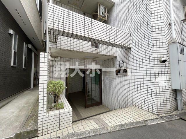 スカイコート向島のエントランス