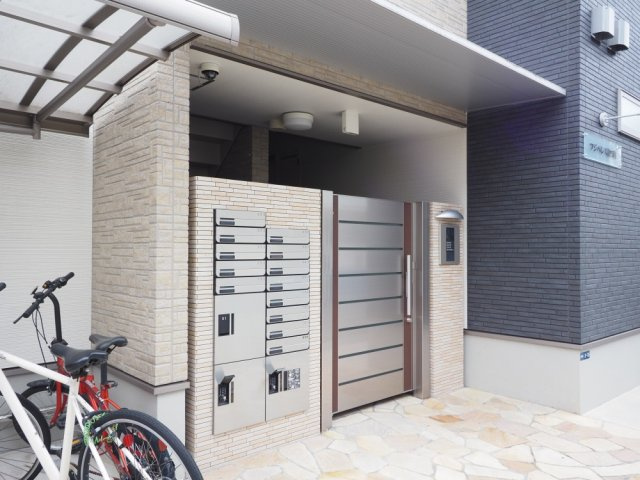 フジパレス神田町のエントランス