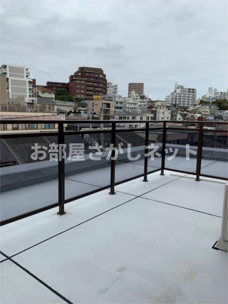 メイクスデザイン学習院下【おとり物件なし】#学生・社会人にオススメ！初期費用分割払いOK！のバルコニー