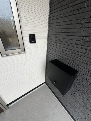 丸亀市津森町　新築戸建のエントランス