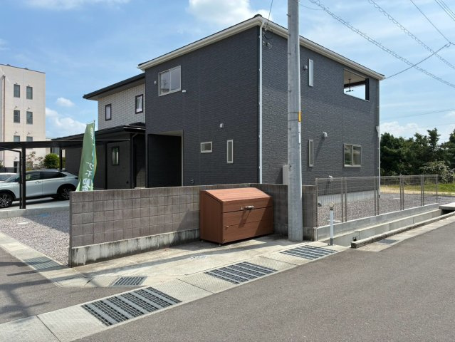 丸亀市津森町　新築戸建の前面道路含む現地写真