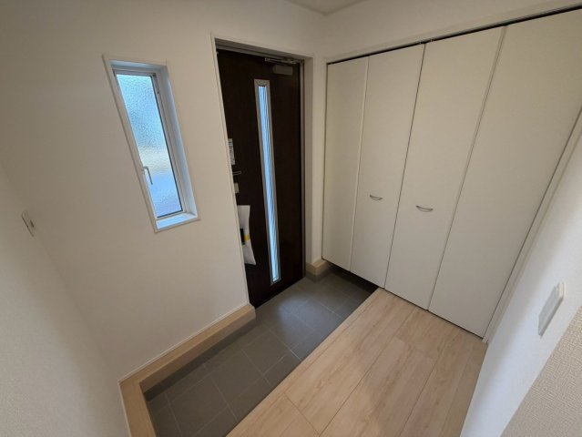 丸亀市津森町　新築戸建の玄関