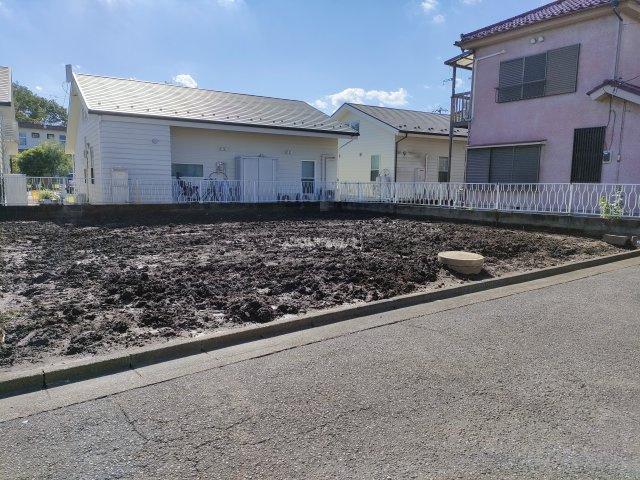 瑞穂町むさし野2丁目　売土地の外観|反対側から見た敷地の様子。現地で広がりをご確認いただけます。