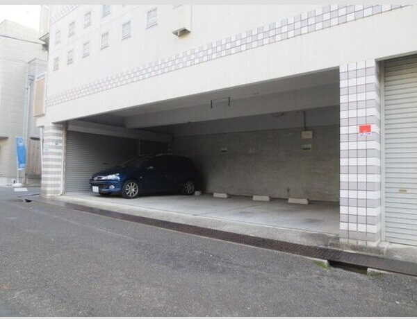 東海マンションの駐車場
