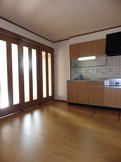 サンセール・Ⅴの駐車場|おしゃれな居間です