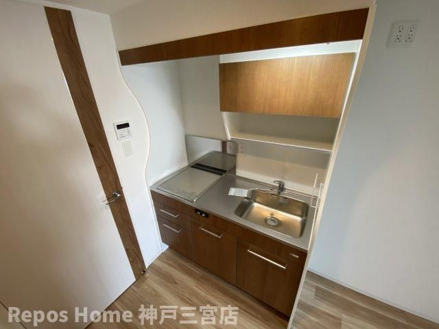 セレニテ神戸元町プリエのキッチン