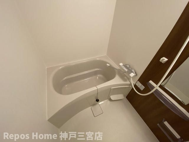 セレニテ神戸元町プリエの浴室