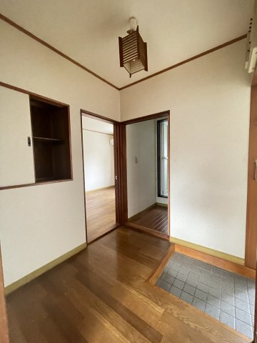 北葛飾郡杉戸町高野台南５丁目のアパートの玄関