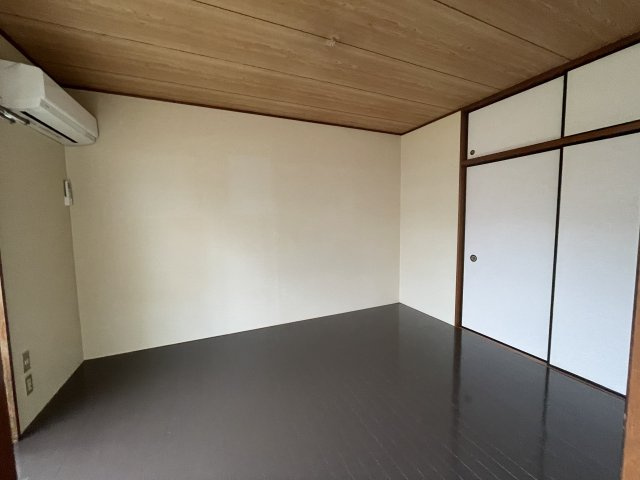 北葛飾郡杉戸町高野台南５丁目のアパートの洋室