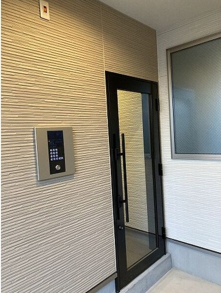 クレスト鳴海のエントランス