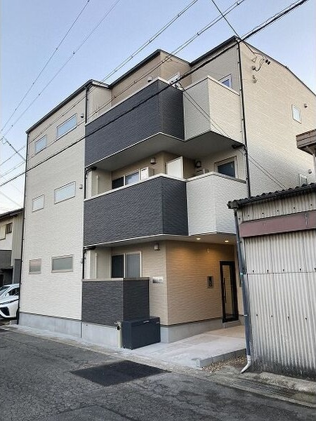 クレスト鳴海の外観