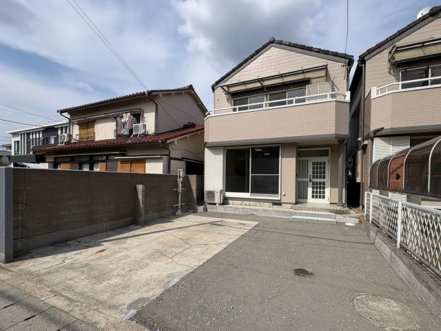 中古住宅　城前町１丁目の前面道路含む現地写真