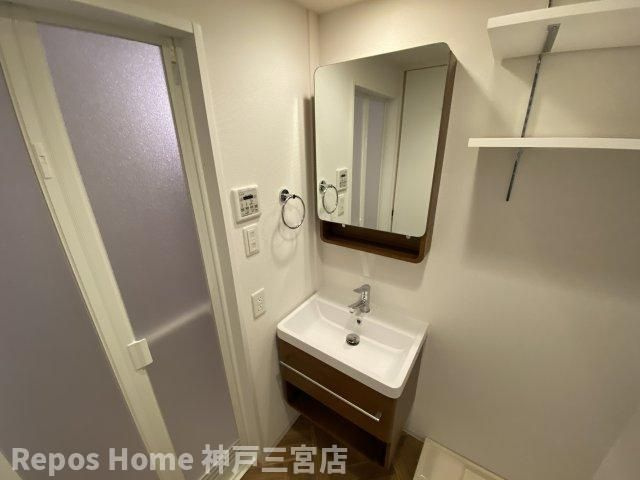 セレニテ神戸元町プリエの洗面所