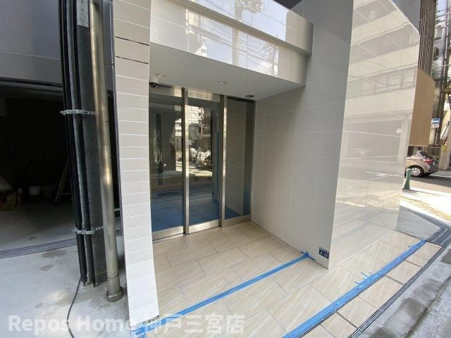 セレニテ神戸元町プリエのエントランス