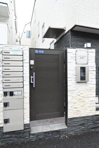 シーズ・ガレリア南青山のエントランス