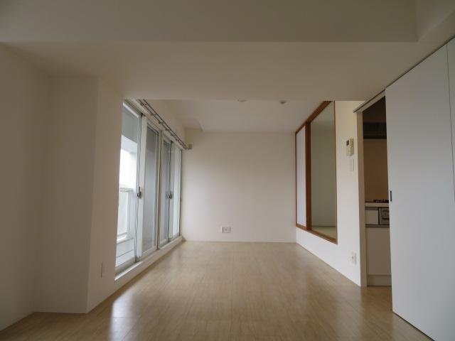 名古屋市瑞穂区膳棚町１丁目の賃貸マンションの居間・リビング