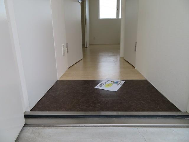 名古屋市瑞穂区膳棚町１丁目の賃貸マンションの玄関