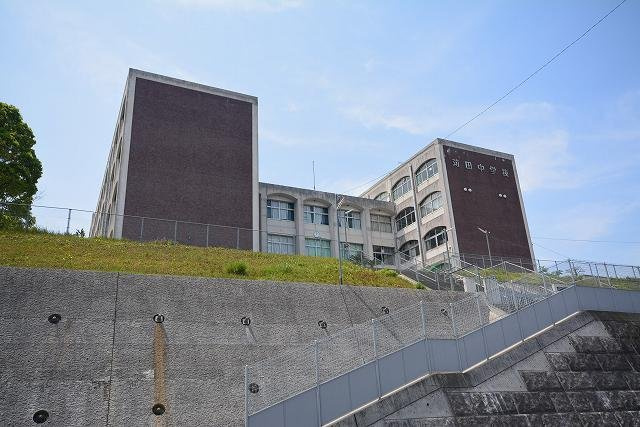 クロスハーバーⅢの周辺|苅田中学校まで1300m