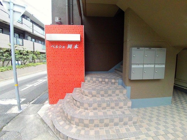 ベルシェ岡本のエントランス