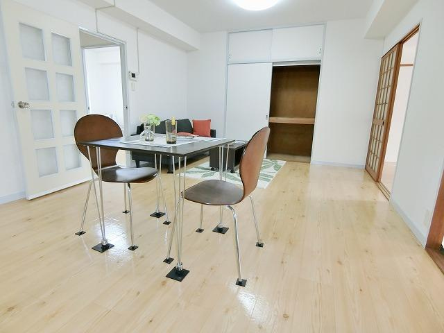 コーポ宮内の洋室|家具家電はついておりません。ゆったりと
過ごしやすい空間。明るい室内です。