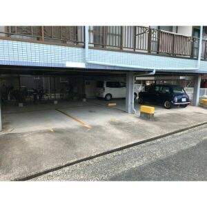 サンモール庄屋の駐車場