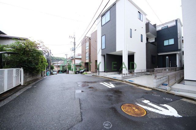 【前面道路含む現地写真】