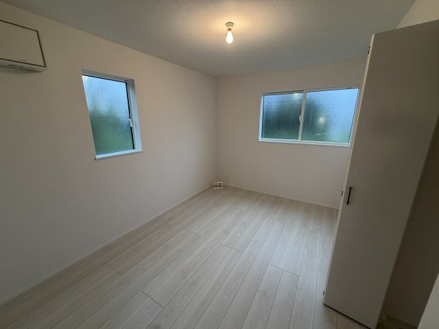 所沢市下安松新築2棟の洋室
