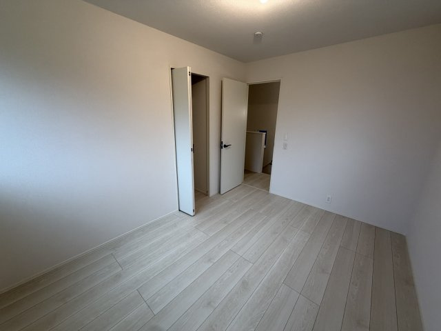 所沢市下安松新築2棟の洋室