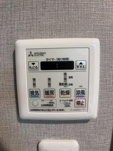 関目グリーンハイツＡ棟の冷暖房・空調設備|浴室乾燥機完備！お洗濯物の乾燥に加え、浴室内の湿度も抑えカビも発生しにくくなります。