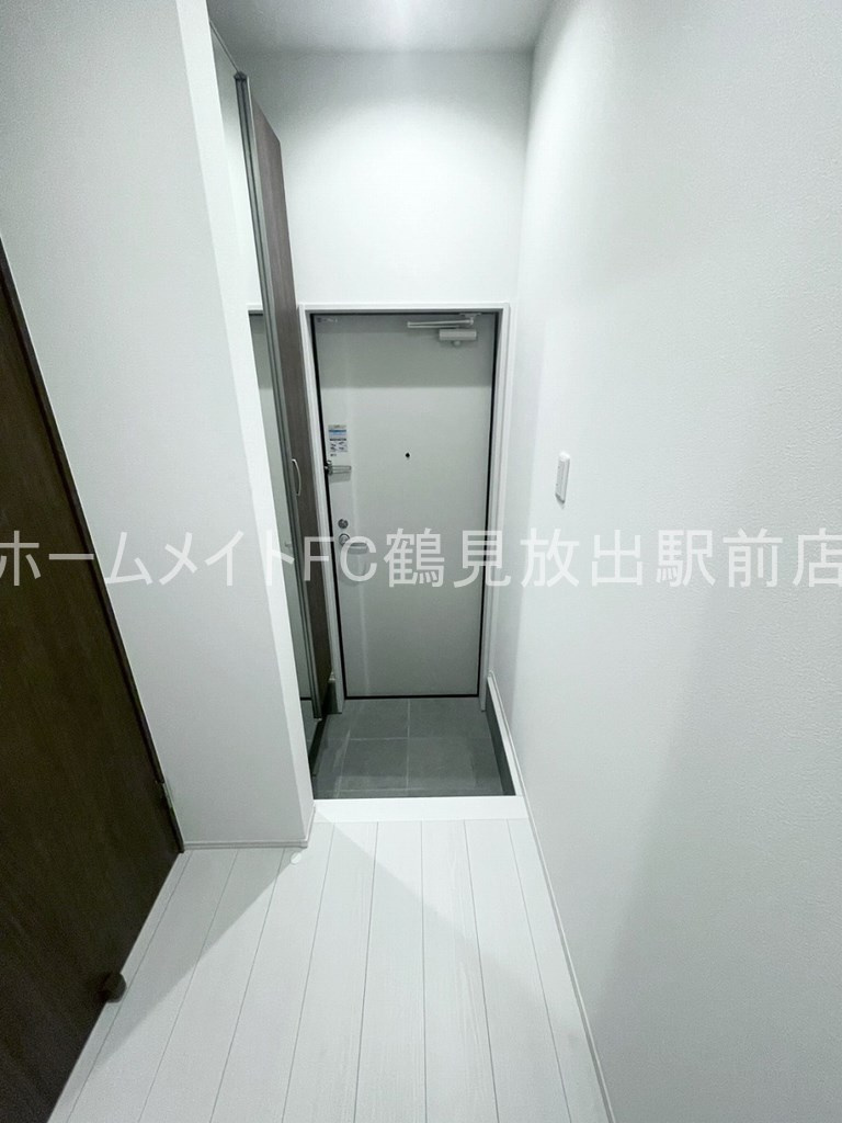 大阪市城東区諏訪１丁目のアパートの玄関