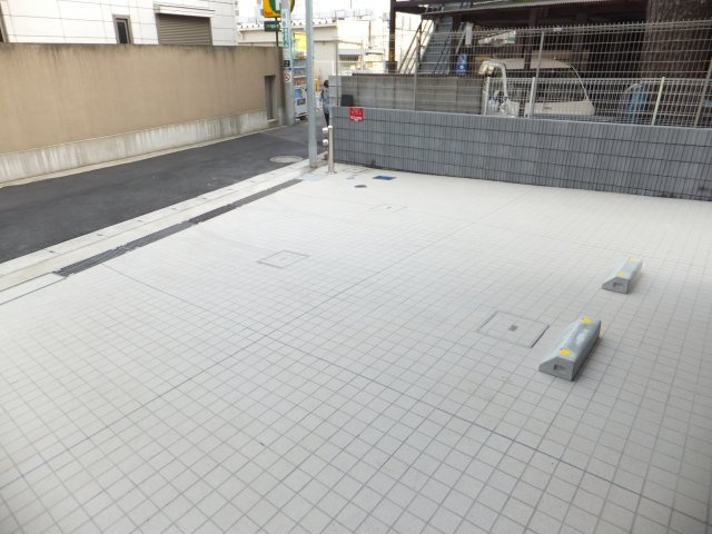 サムティレジデンス市川の駐車場