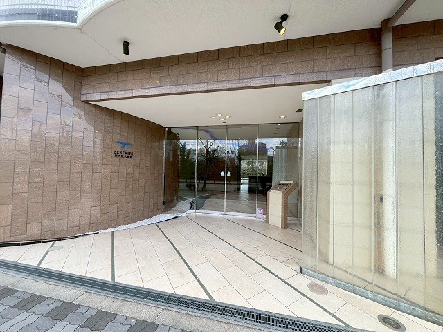 セレニテ新大阪弐番館のエントランス
