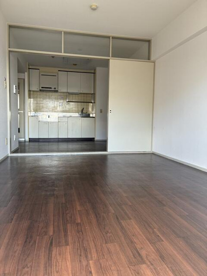 【居間・リビング】 | モンシャトー松戸 | ※同物件別部屋の参考写真とな…