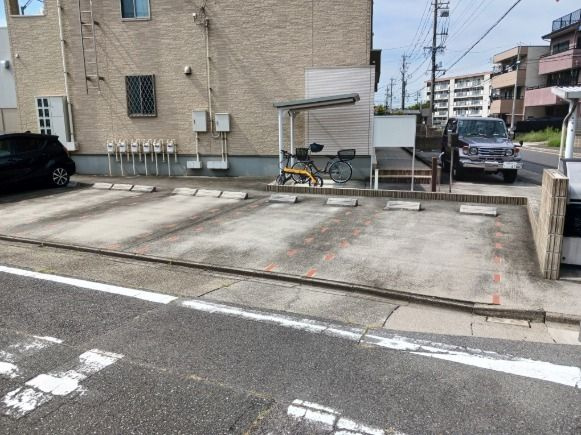 プリムローズ　Ｍの駐車場