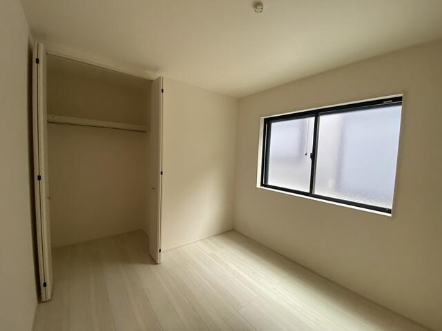 駿東郡小山町菅沼の新築一戸建の収納|中部屋５．２帖洋室　クローゼット収納