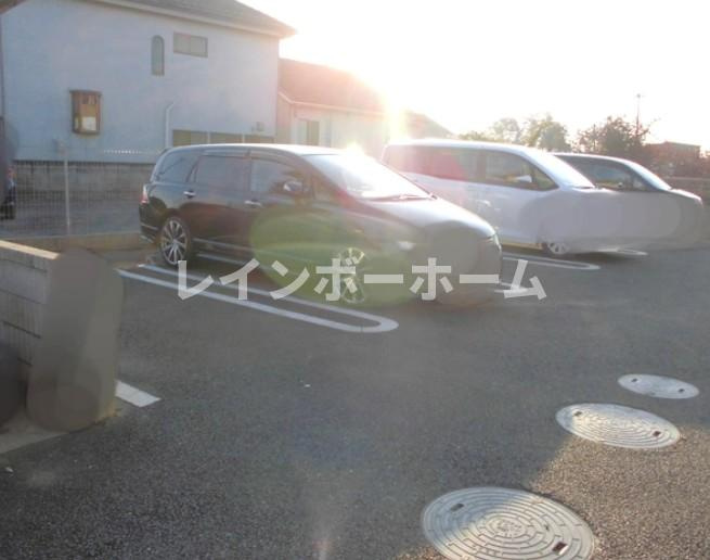 ルーチェの駐車場