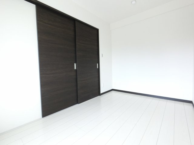 【洋室】 | WEST COURT SOGA