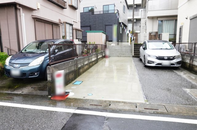 草加市原町1丁目 築後未入居住宅の駐車場