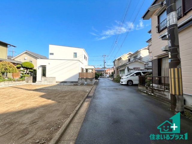 ●17(土)18(日)現地説明会！ 奈良市三条栄町　新築一戸建ての前面道路含む現地写真|周辺は閑静な住宅街です。前面道路もしっかりと有りますので車の出し入れも安心ですよ！