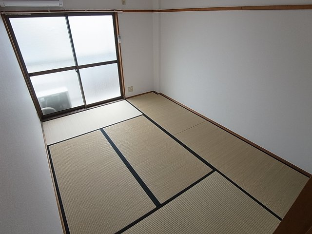 明泉寺ハイツの和室|各部屋、日当たり良好