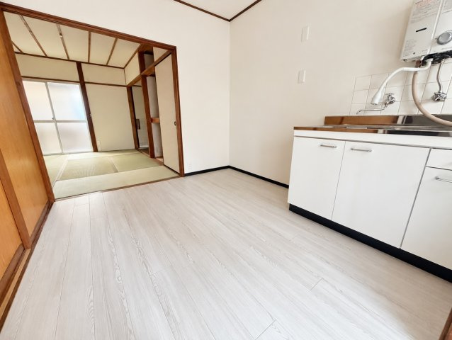 川島東代町