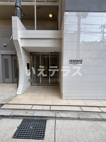 セレニテ神戸元町プリエのエントランス