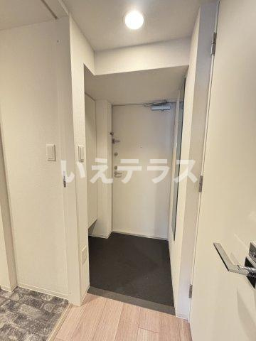 セレニテ神戸元町プリエの玄関