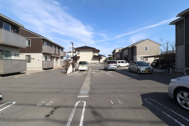 チェーロ セレーナ B棟の駐車場