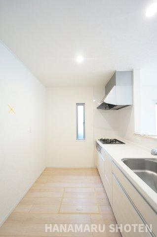 四街道市小名木戸建のキッチン|物件、駅でお待ち合わせでのご案内歓迎！お電話でのご予約がスムーズです！