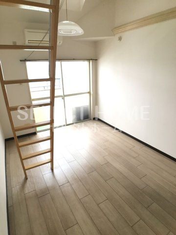 【寝室】 | グリーンハイツ六名 | 広くて明るい寝室
同型タイプ