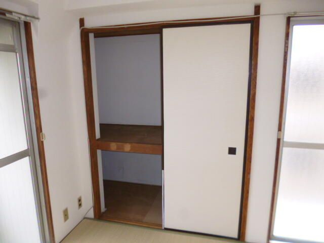 フラッツ東長崎の収納|
※写真は建物の標準的な設備になります。
現況と異なる場合、現況を優先いたします。