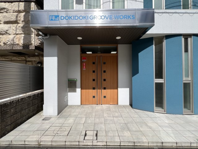 大阪市北区豊崎４丁目の店舗事務所のエントランス