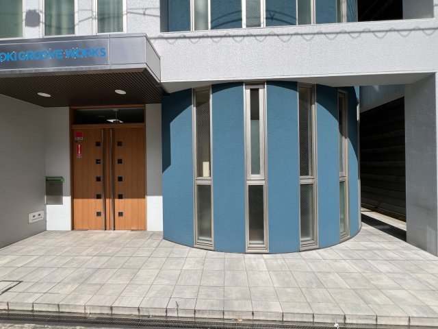大阪市北区豊崎４丁目の店舗事務所のエントランス