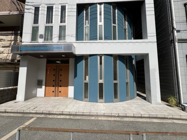 大阪市北区豊崎４丁目の店舗事務所のエントランス